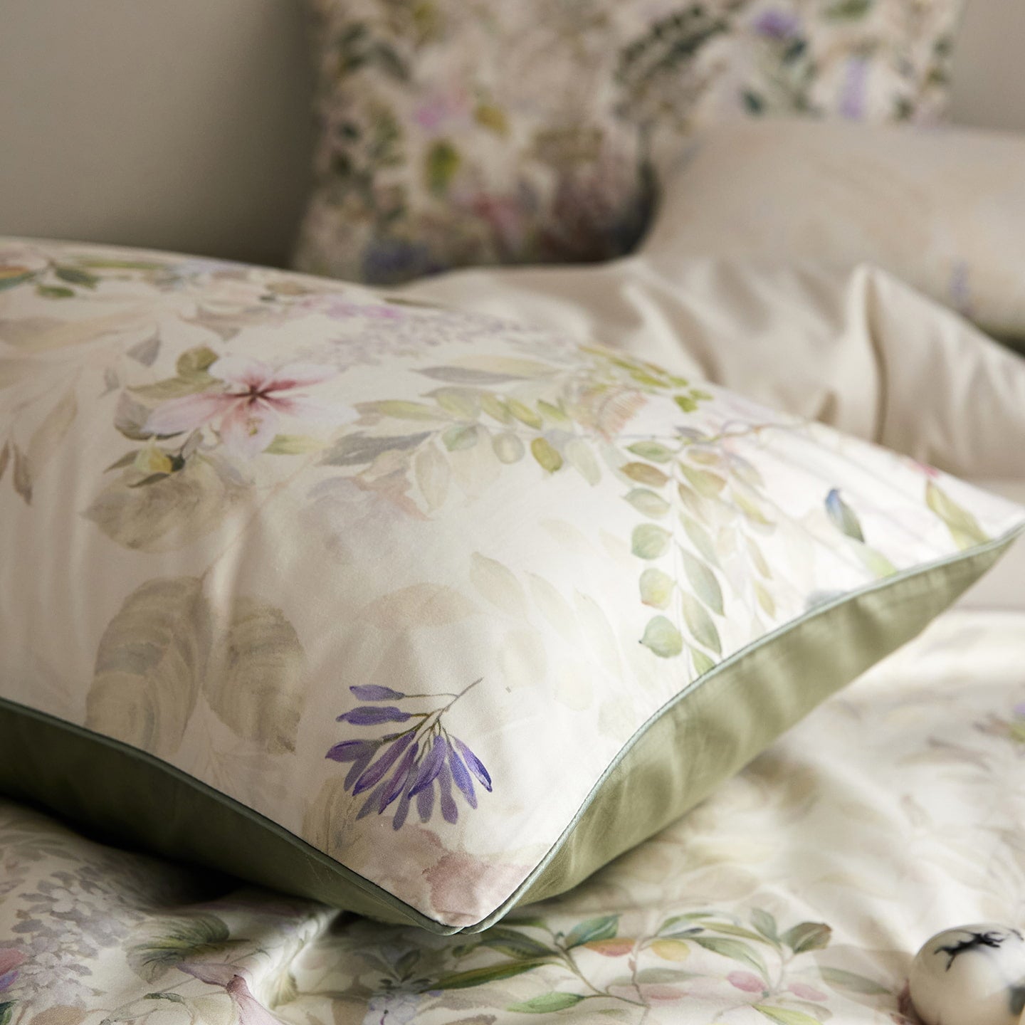 Sylvara Botanical Luxury Egyptian Cotton Duvet Cover Set with Floral Print - Venetto Design Venettodesign.com