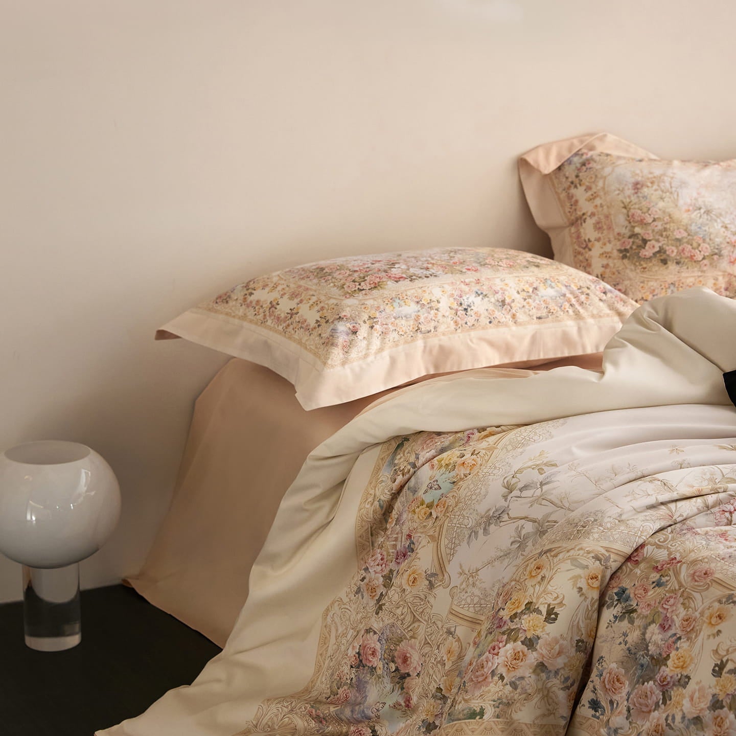 Mireya Botanical Luxury Egyptian Cotton Duvet Cover Set with Vintage Floral Print - Venetto Design Venettodesign.com