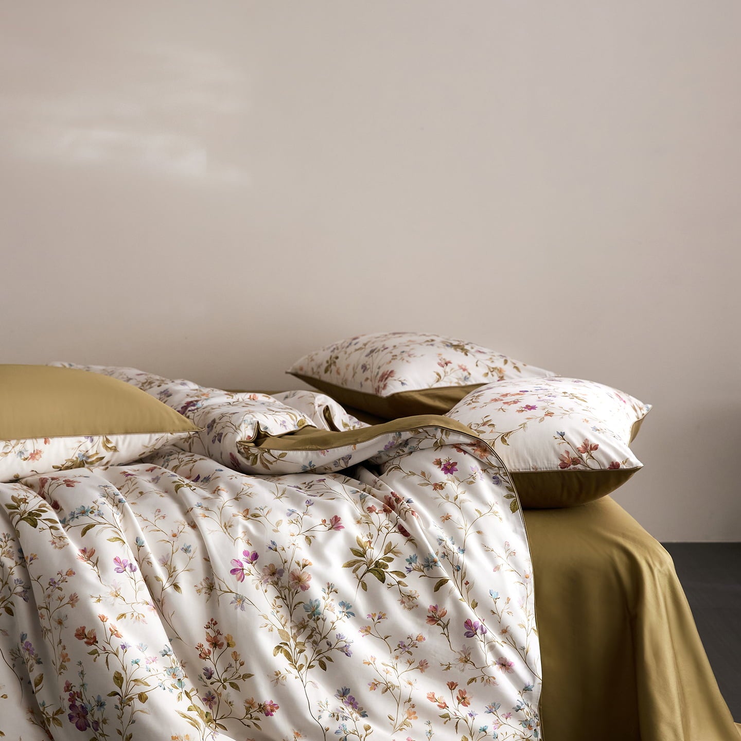Evren Botanical Luxury Egyptian Cotton Duvet Cover Set with Floral Print - Venetto Design Venettodesign.com