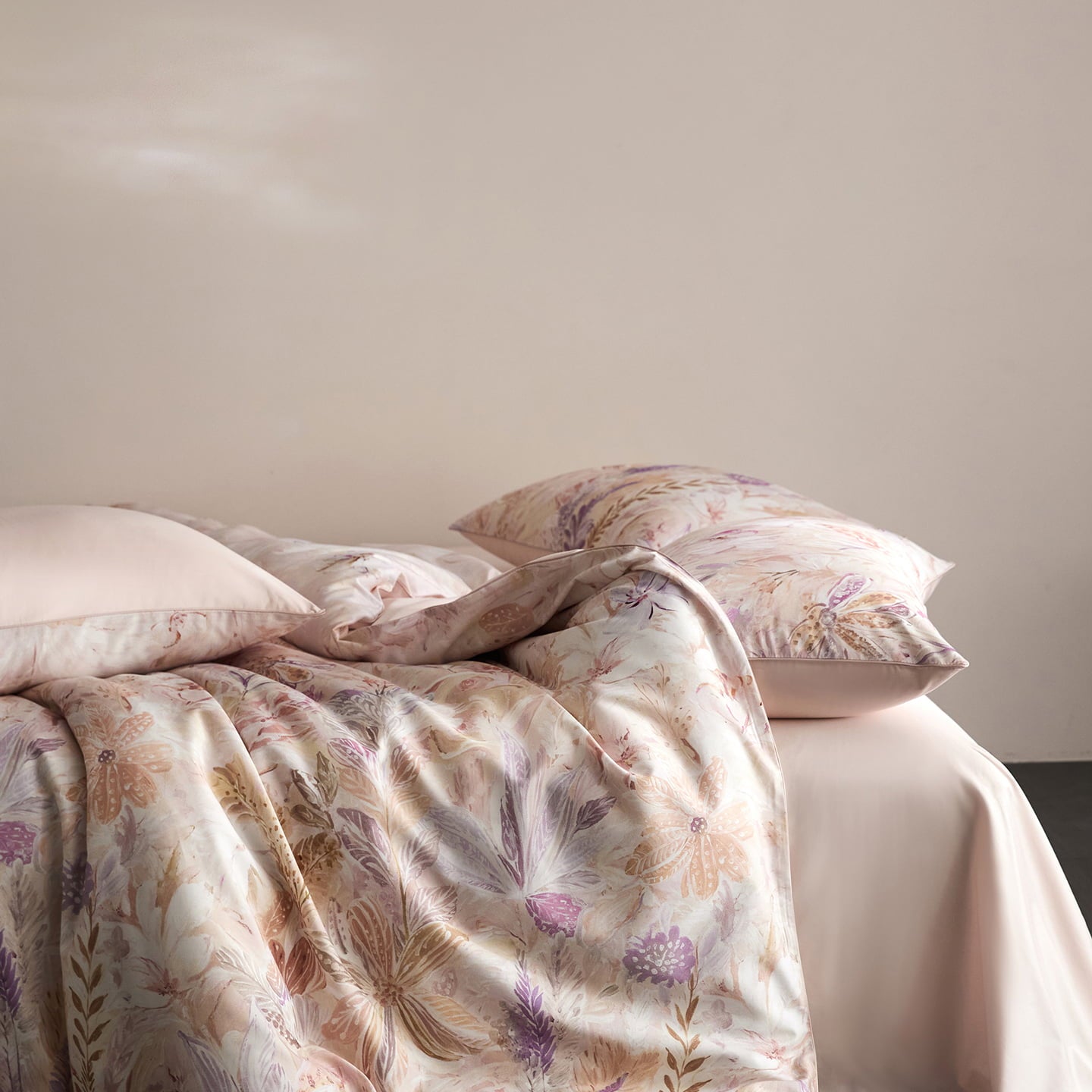 Lysora Blush Meadow Botanical Luxury Egyptian Cotton Duvet Cover Set with Watercolor Floral Print - Venetto Design Venettodesign.com