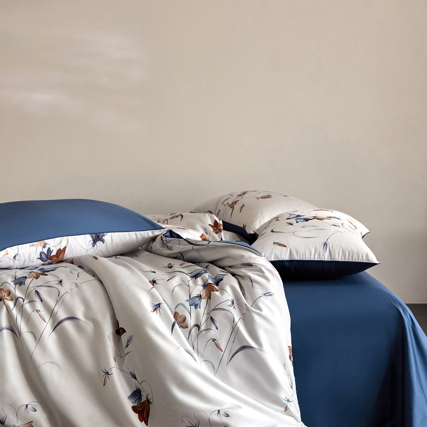 Rosamund Botanical Luxury Egyptian Cotton Duvet Cover Set with Floral Print - Venetto Design Venettodesign.com