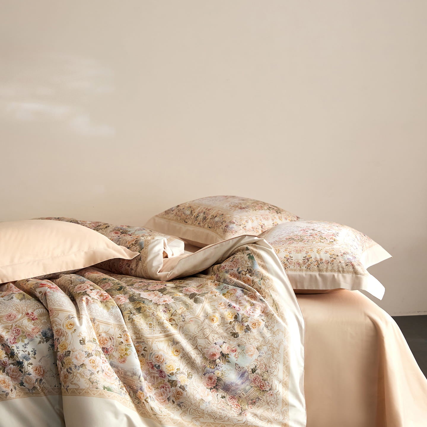 Mireya Botanical Luxury Egyptian Cotton Duvet Cover Set with Vintage Floral Print - Venetto Design Venettodesign.com
