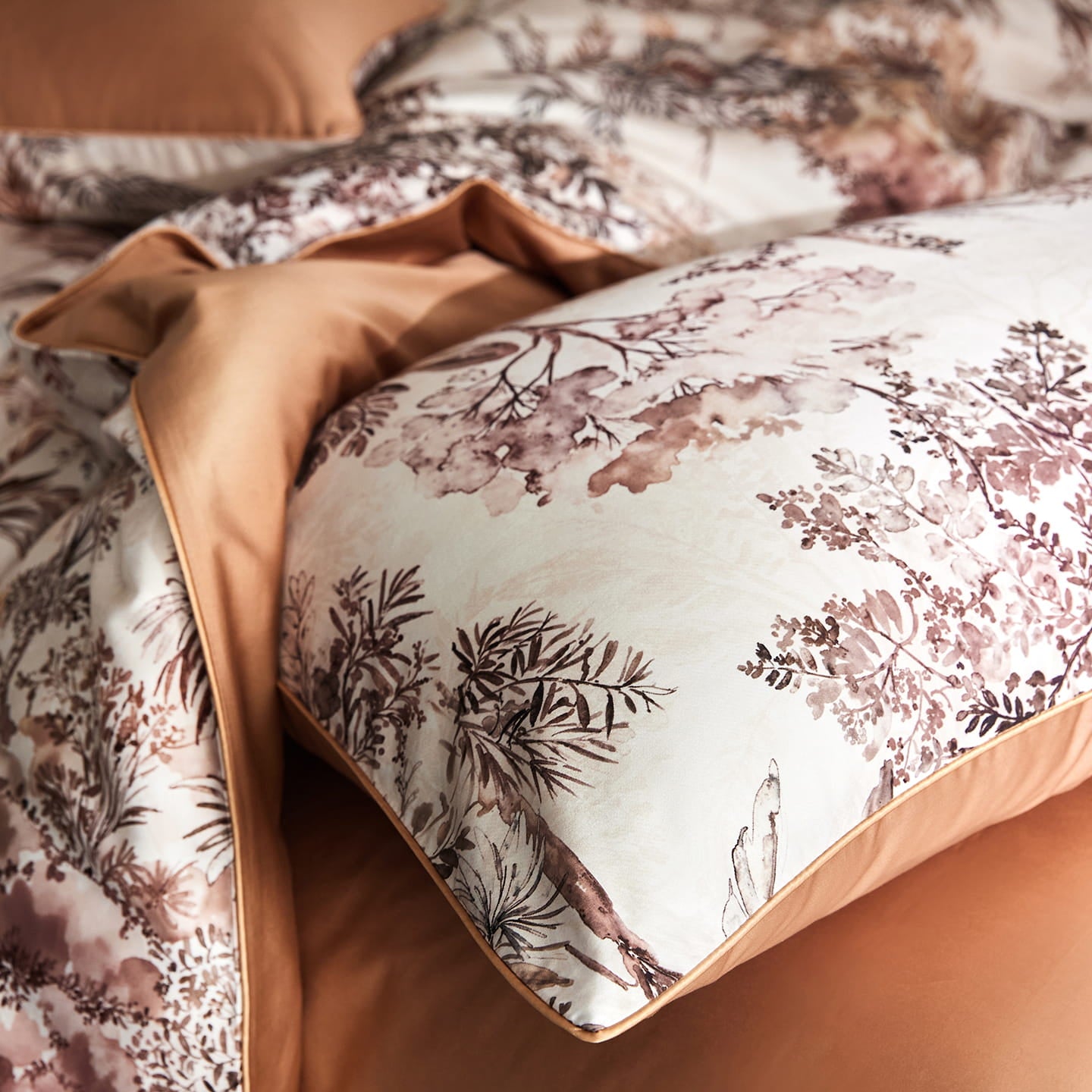 Savona Sunlit Canopy Botanical Luxury Egyptian Cotton Duvet Cover Set with Tropical Jungle and Floral Print - Venetto Design Venettodesign.com