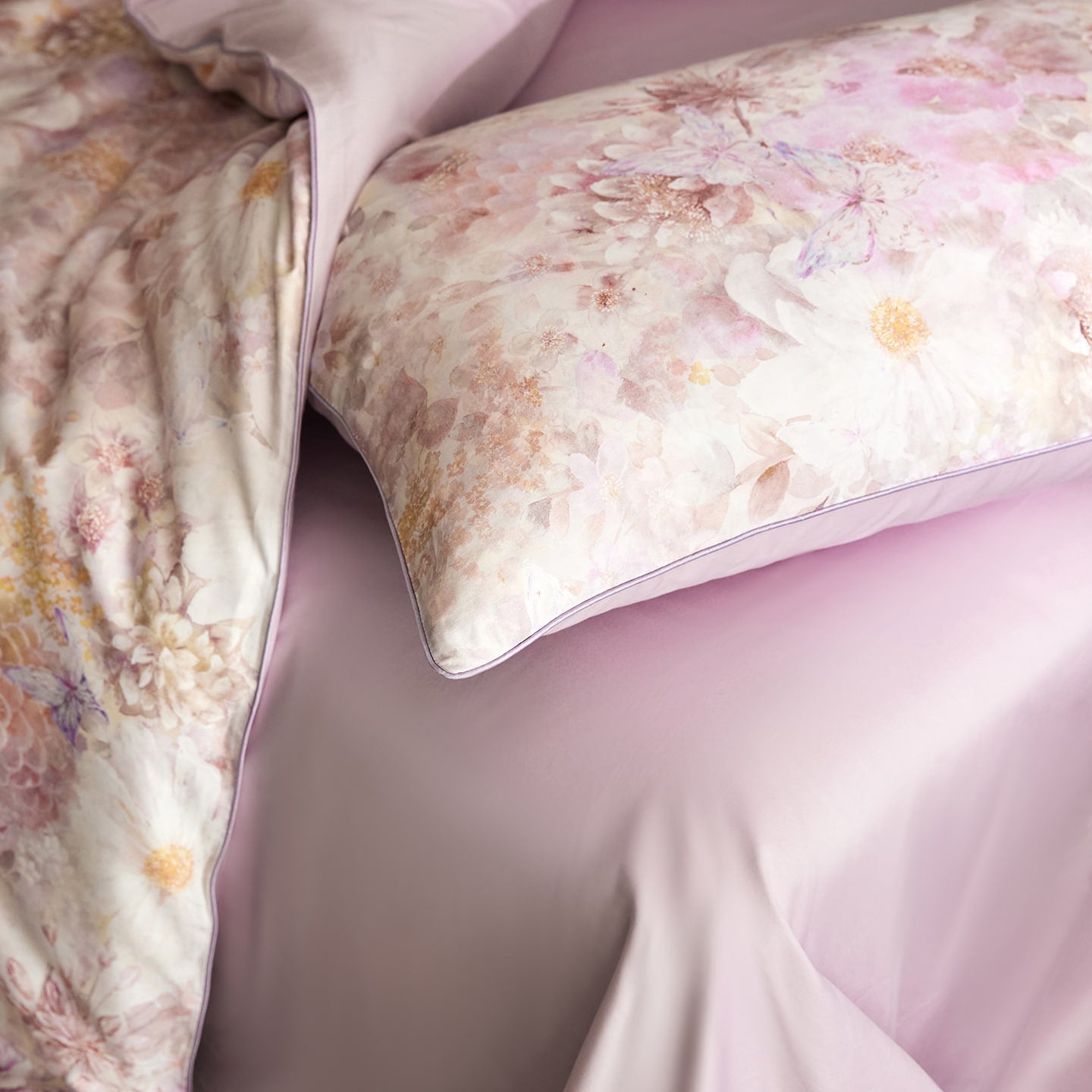 Elara Botanical Luxury Egyptian Cotton Duvet Cover Set with Watercolor Floral Print - Venetto Design Venettodesign.com