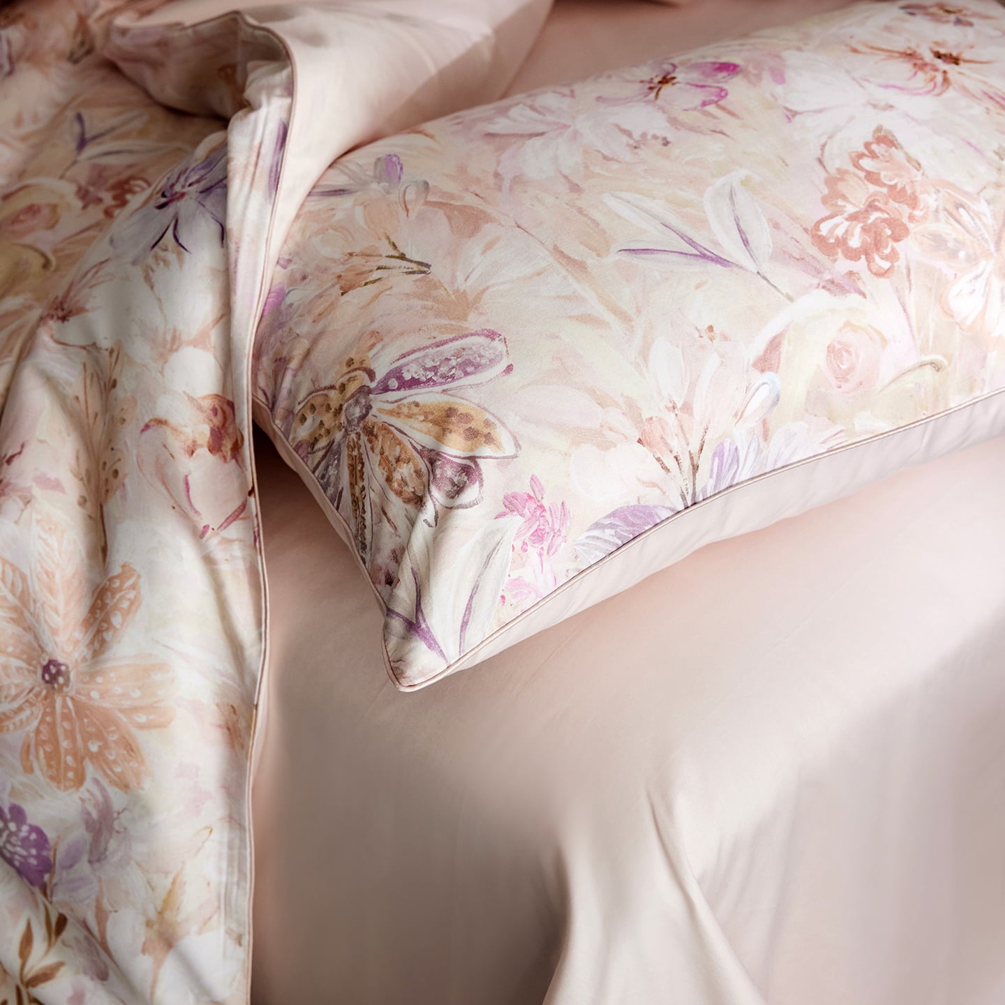 Lysora Blush Meadow Botanical Luxury Egyptian Cotton Duvet Cover Set with Watercolor Floral Print - Venetto Design Venettodesign.com