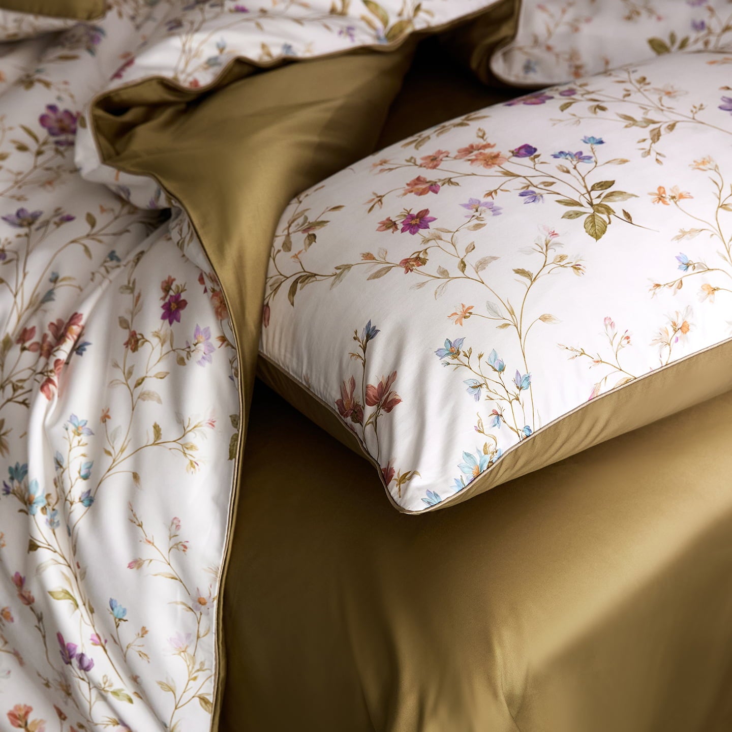 Evren Botanical Luxury Egyptian Cotton Duvet Cover Set with Floral Print - Venetto Design Venettodesign.com