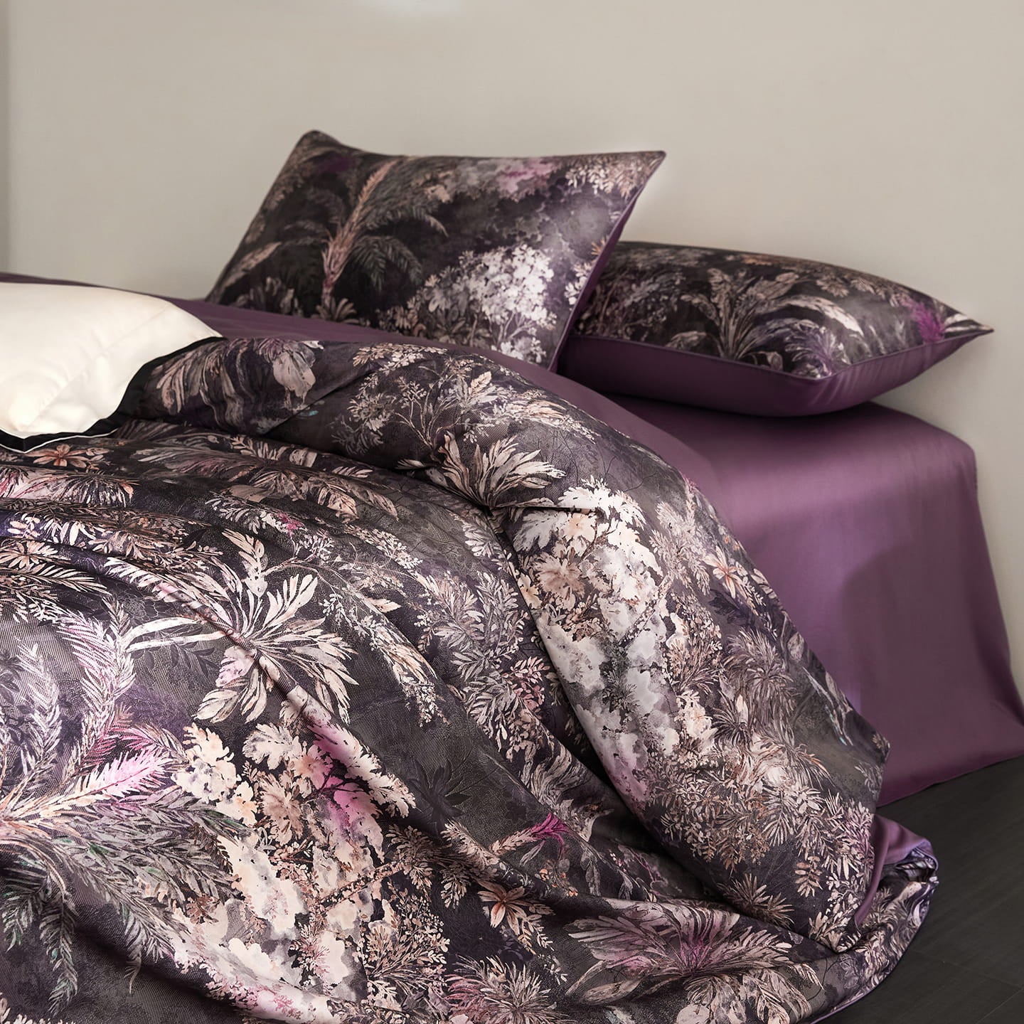 Savona Moonlit Canopy Botanical Luxury Egyptian Cotton Duvet Cover Set with Tropical Jungle and Floral Print - Venetto Design Venettodesign.com