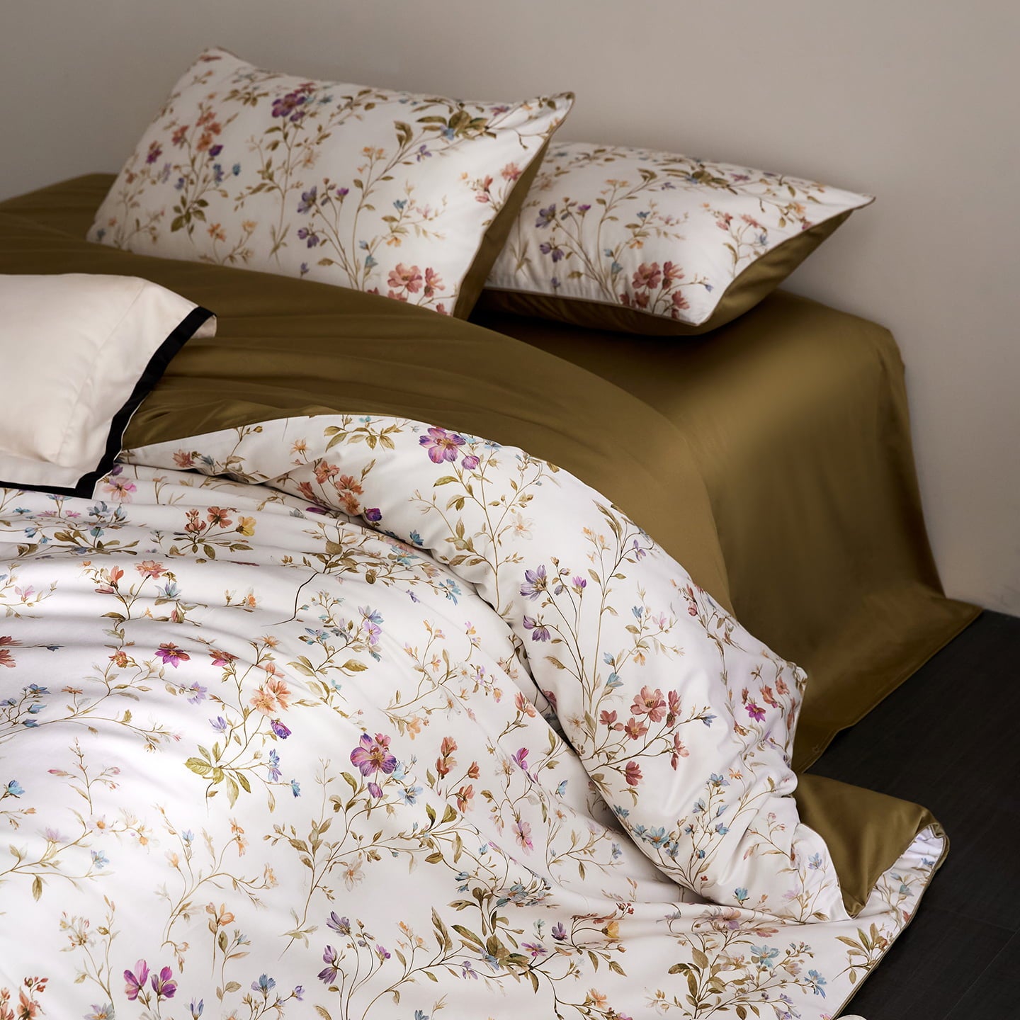 Evren Botanical Luxury Egyptian Cotton Duvet Cover Set with Floral Print - Venetto Design Venettodesign.com