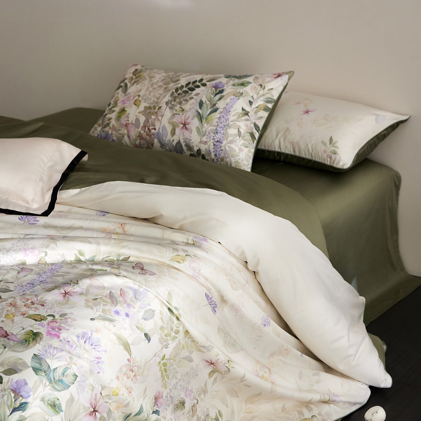 Sylvara Botanical Luxury Egyptian Cotton Duvet Cover Set with Floral Print - Venetto Design Venettodesign.com