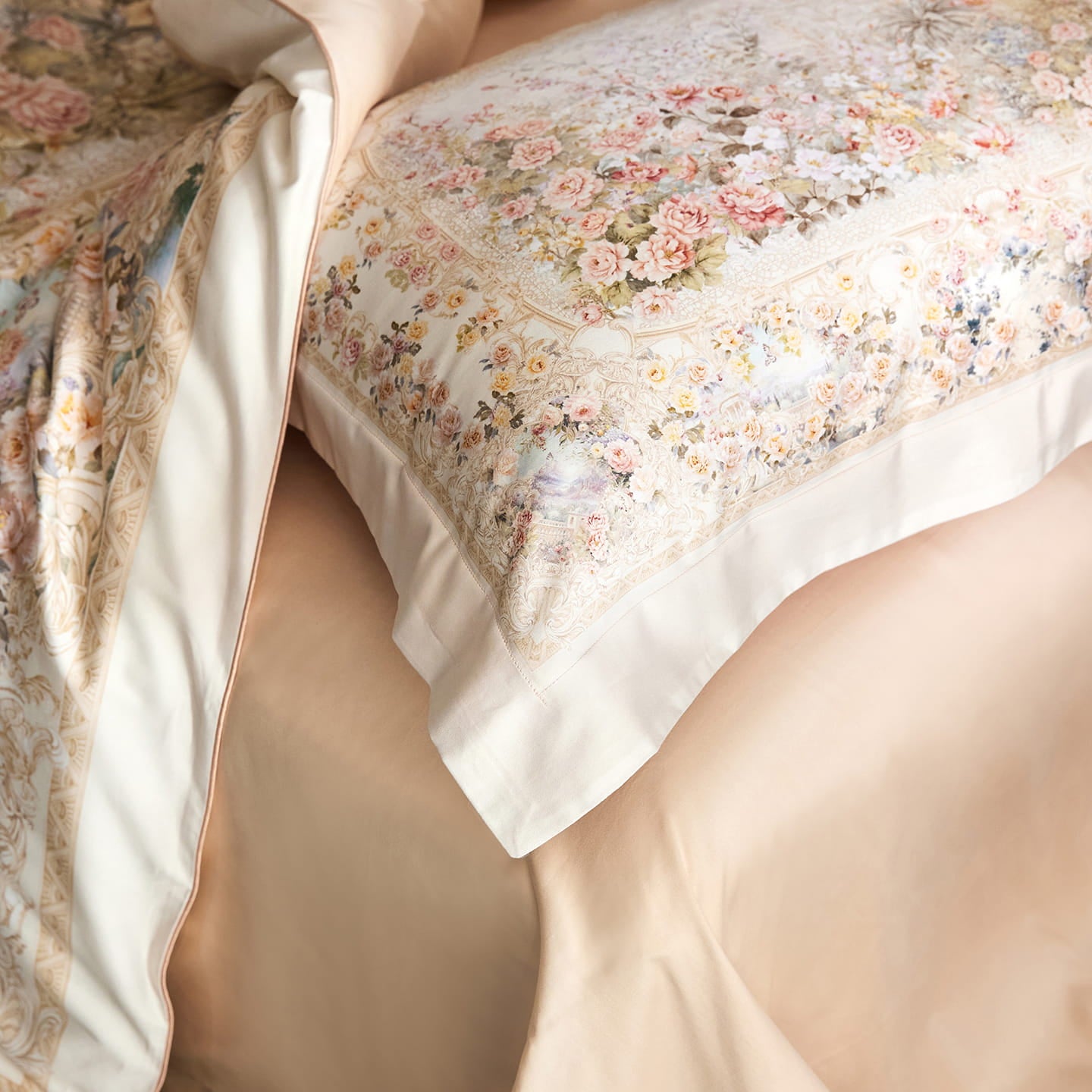 Mireya Botanical Luxury Egyptian Cotton Duvet Cover Set with Vintage Floral Print - Venetto Design Venettodesign.com
