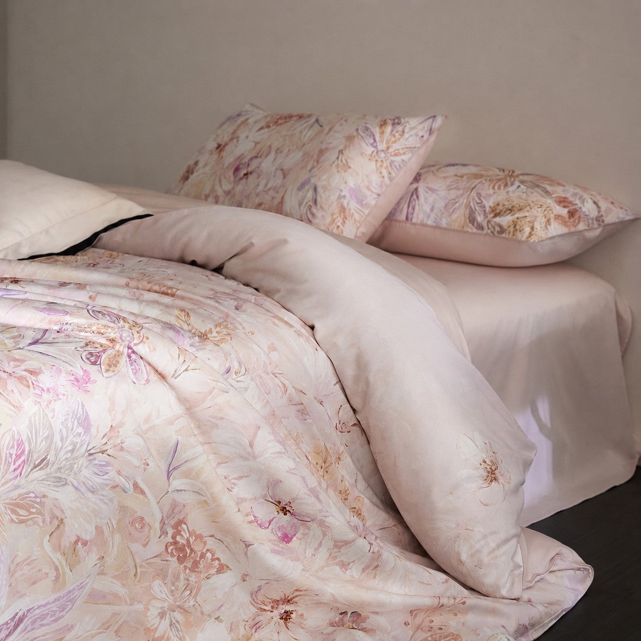 Lysora Blush Meadow Botanical Luxury Egyptian Cotton Duvet Cover Set with Watercolor Floral Print - Venetto Design Venettodesign.com