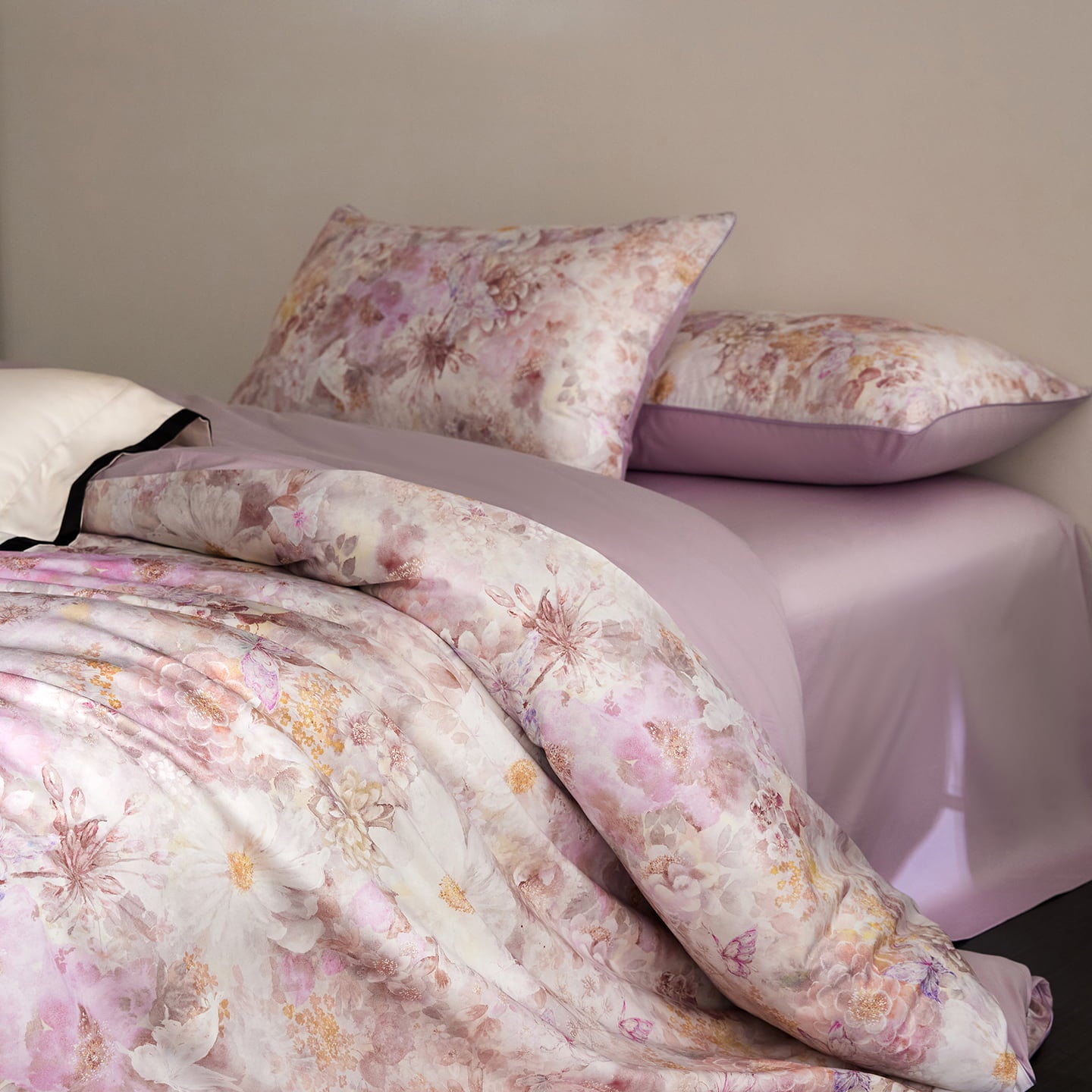 Elara Botanical Luxury Egyptian Cotton Duvet Cover Set with Watercolor Floral Print - Venetto Design Venettodesign.com