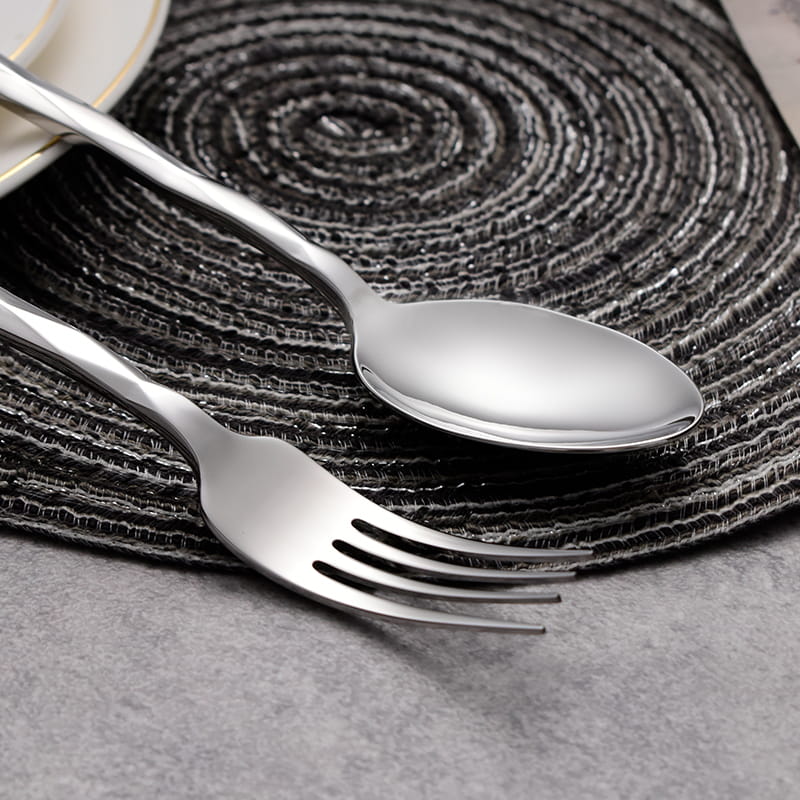 Svelte Silver Luxury 18/10 Stainless Steel Cutlery Set with Faceted Handle - Venetto Design Venettodesign.com