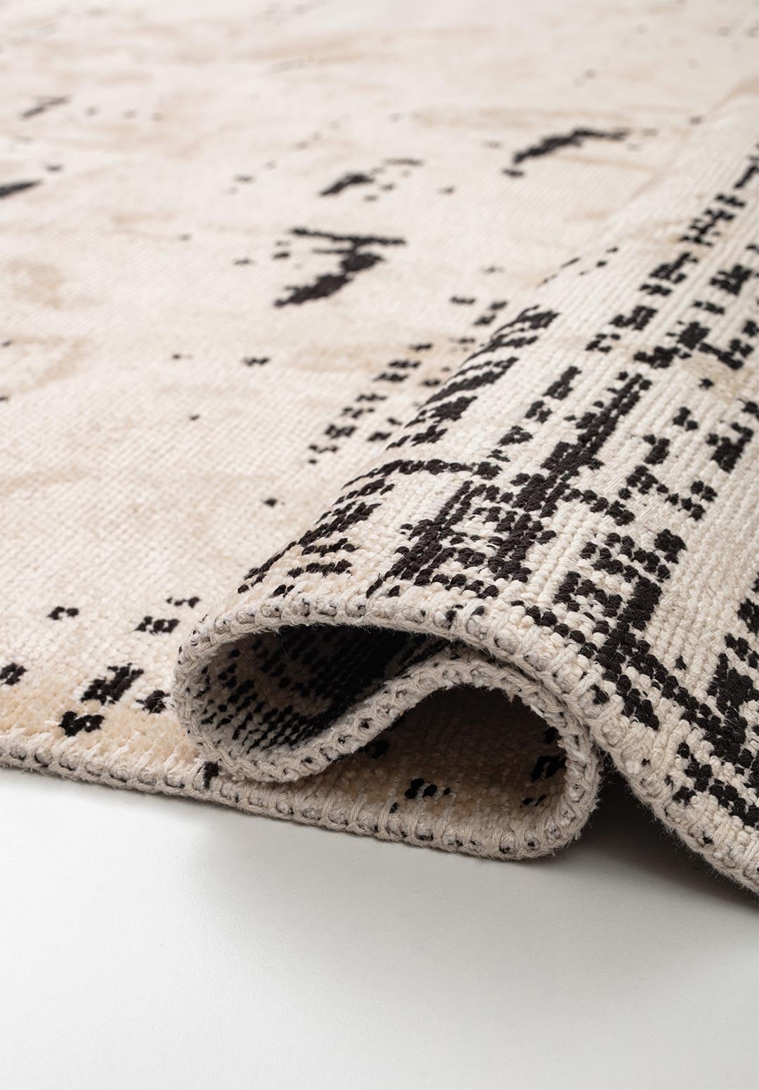 Space Ecru - Black Rug Rugs - Venetto Design Venettodesign.com