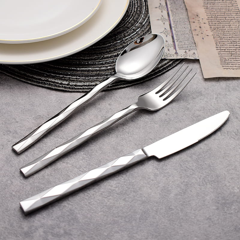 Svelte Silver Luxury 18/10 Stainless Steel Cutlery Set with Faceted Handle - Venetto Design Venettodesign.com