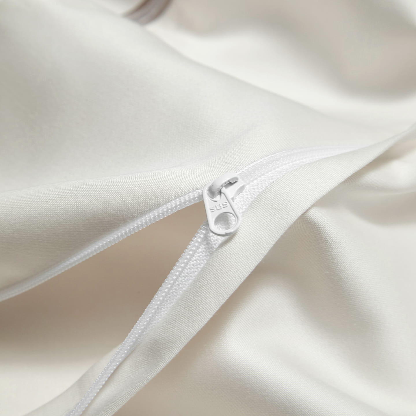 Aveline Luxury Tencel Duvet Cover Set with Botanical Jacquard Pattern - Venetto Design Venettodesign.com