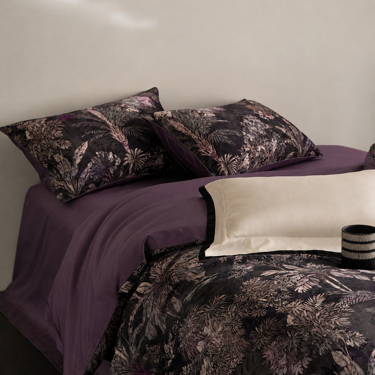 Savona Moonlit Canopy Botanical Luxury Egyptian Cotton Duvet Cover Set with Tropical Jungle and Floral Print - Venetto Design Venettodesign.com
