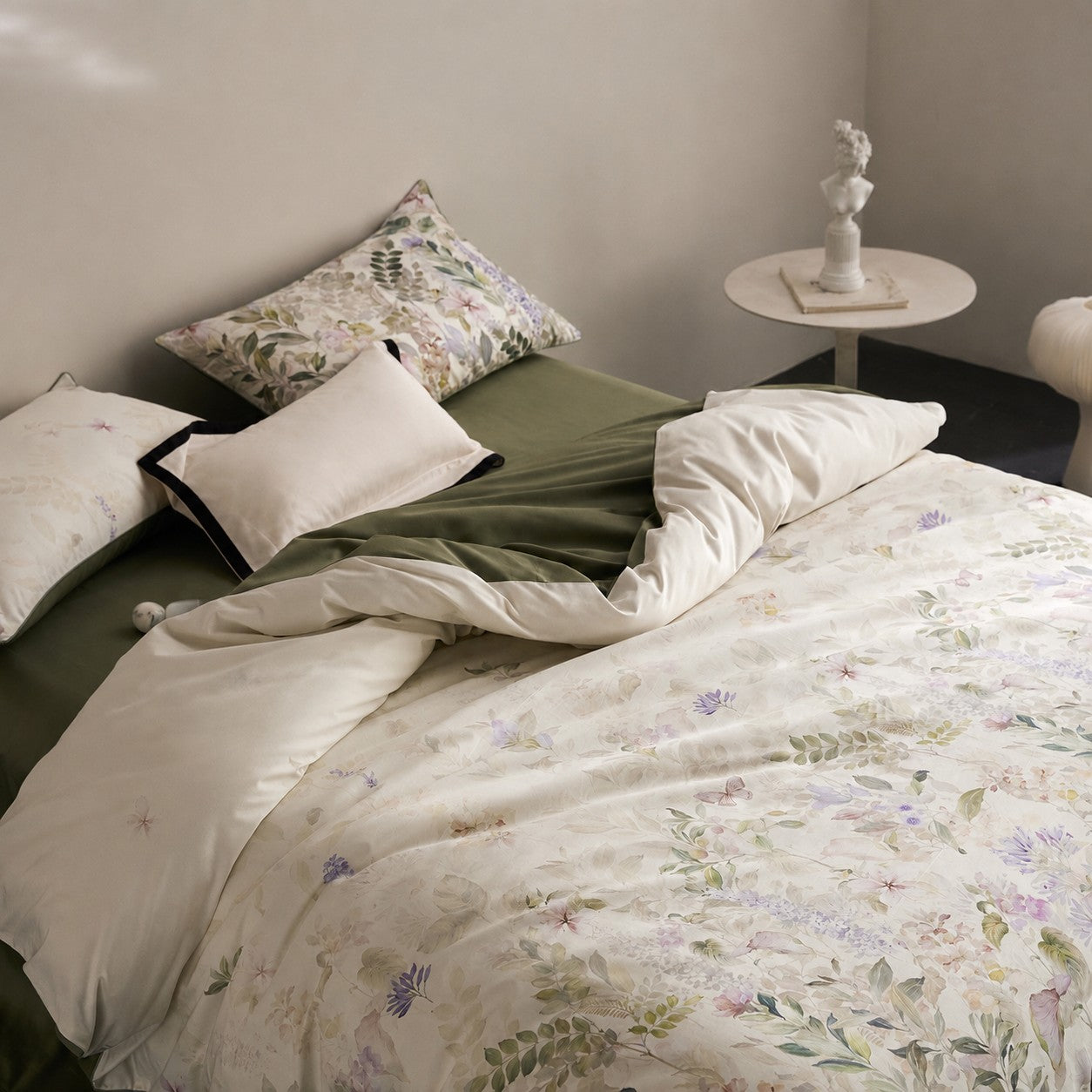 Sylvara Botanical Luxury Egyptian Cotton Duvet Cover Set with Floral Print - Venetto Design Venettodesign.com