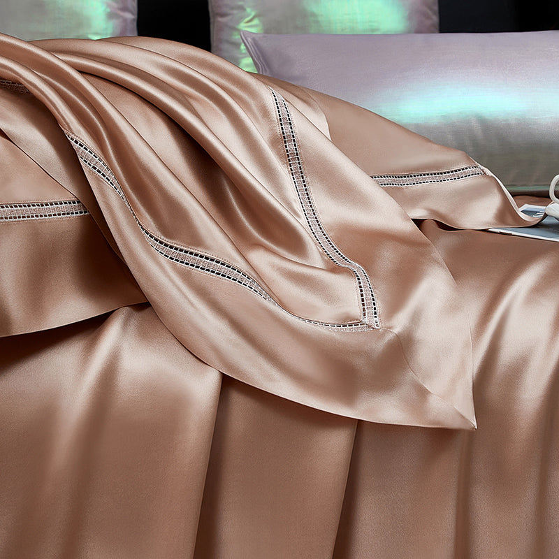 Solenne Cameo Rose Luxury 19 Momme Pure Mulberry Silk Duvet Cover Set - Venetto Design Venettodesign.com
