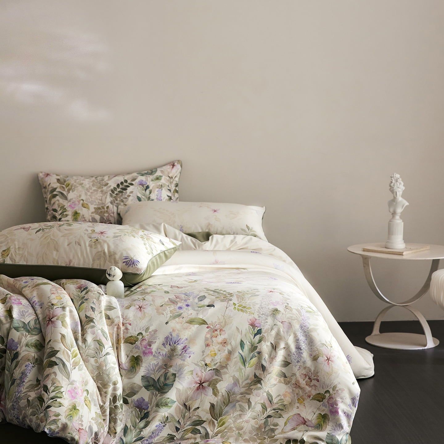 Sylvara Botanical Luxury Egyptian Cotton Duvet Cover Set with Floral Print - Venetto Design Venettodesign.com