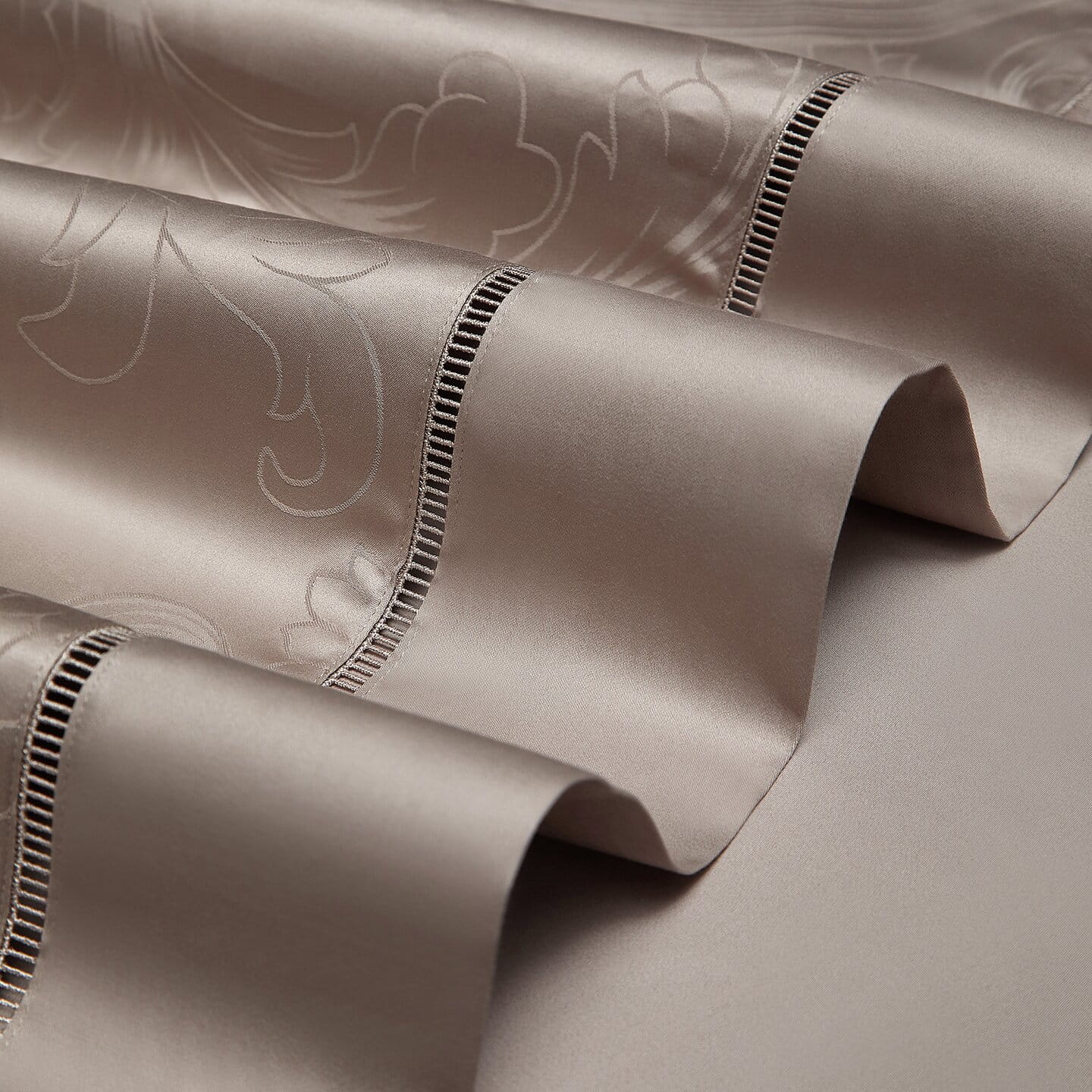 Bellarose Luxury Egyptian Cotton Duvet Cover Set with Botanical Jacquard Pattern and Hemstitch Openwork Border Trim - Venetto Design Venettodesign.com