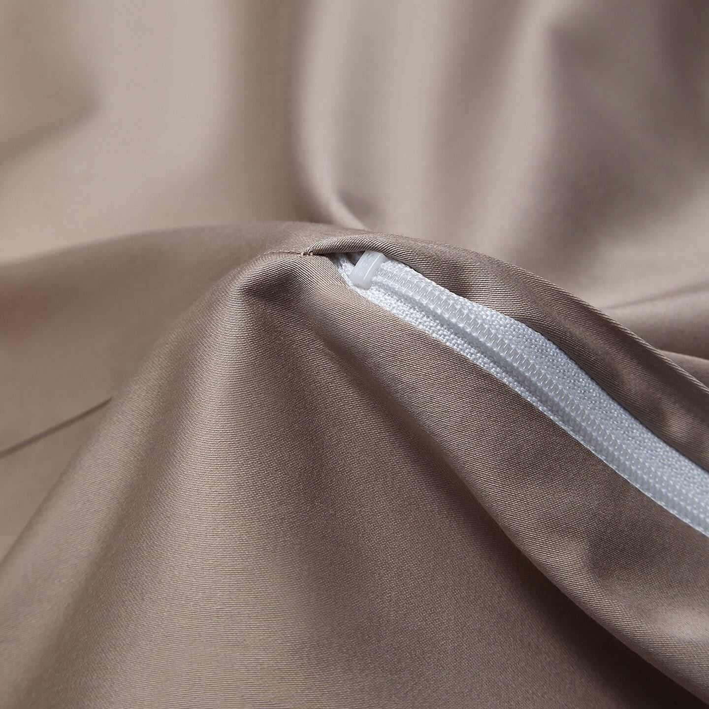 Bellarose Luxury Egyptian Cotton Duvet Cover Set with Botanical Jacquard Pattern and Hemstitch Openwork Border Trim - Venetto Design Venettodesign.com