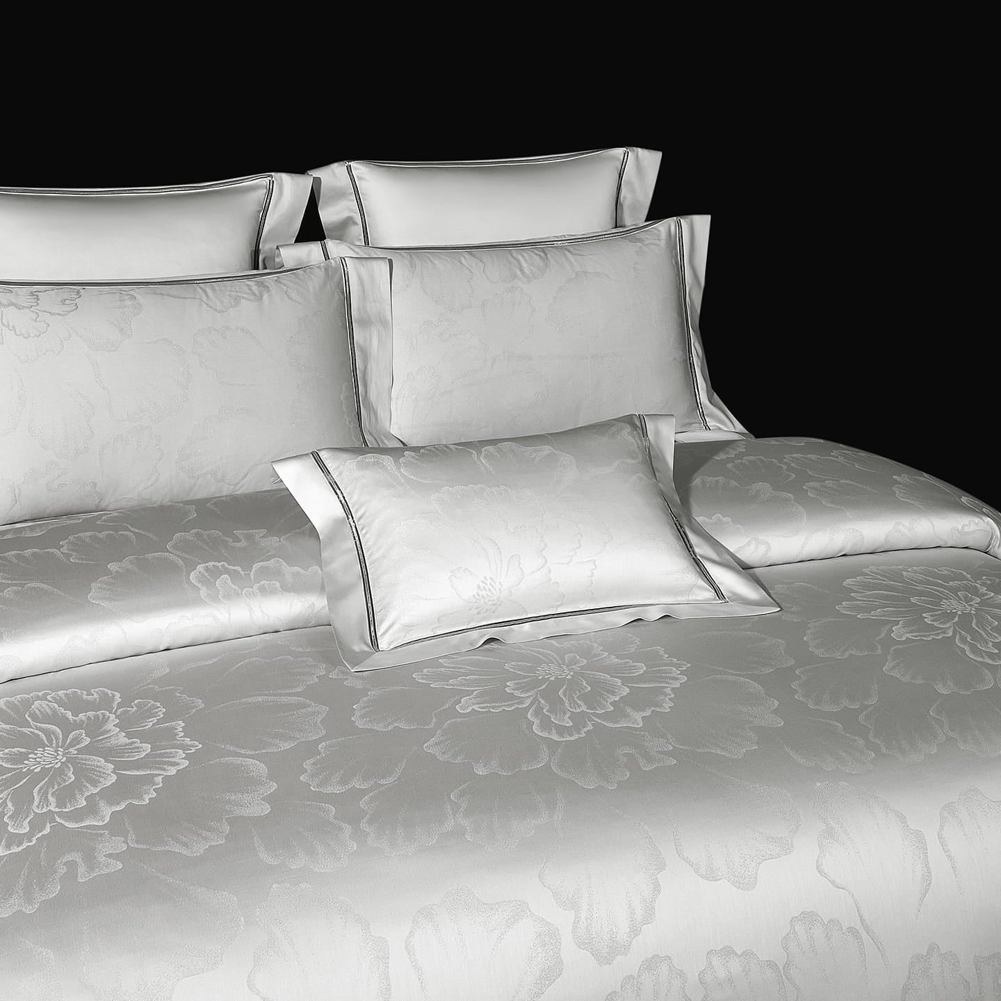 Valmont Pearl Silver Luxury Tencel Duvet Cover Set with Floral Jacquard Pattern - Venetto Design Venettodesign.com