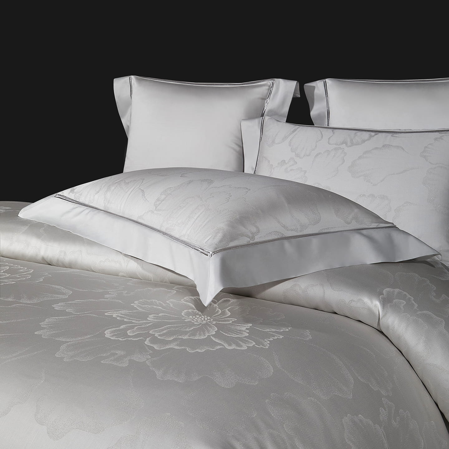 Valmont Pearl Silver Luxury Tencel Duvet Cover Set with Floral Jacquard Pattern - Venetto Design Venettodesign.com