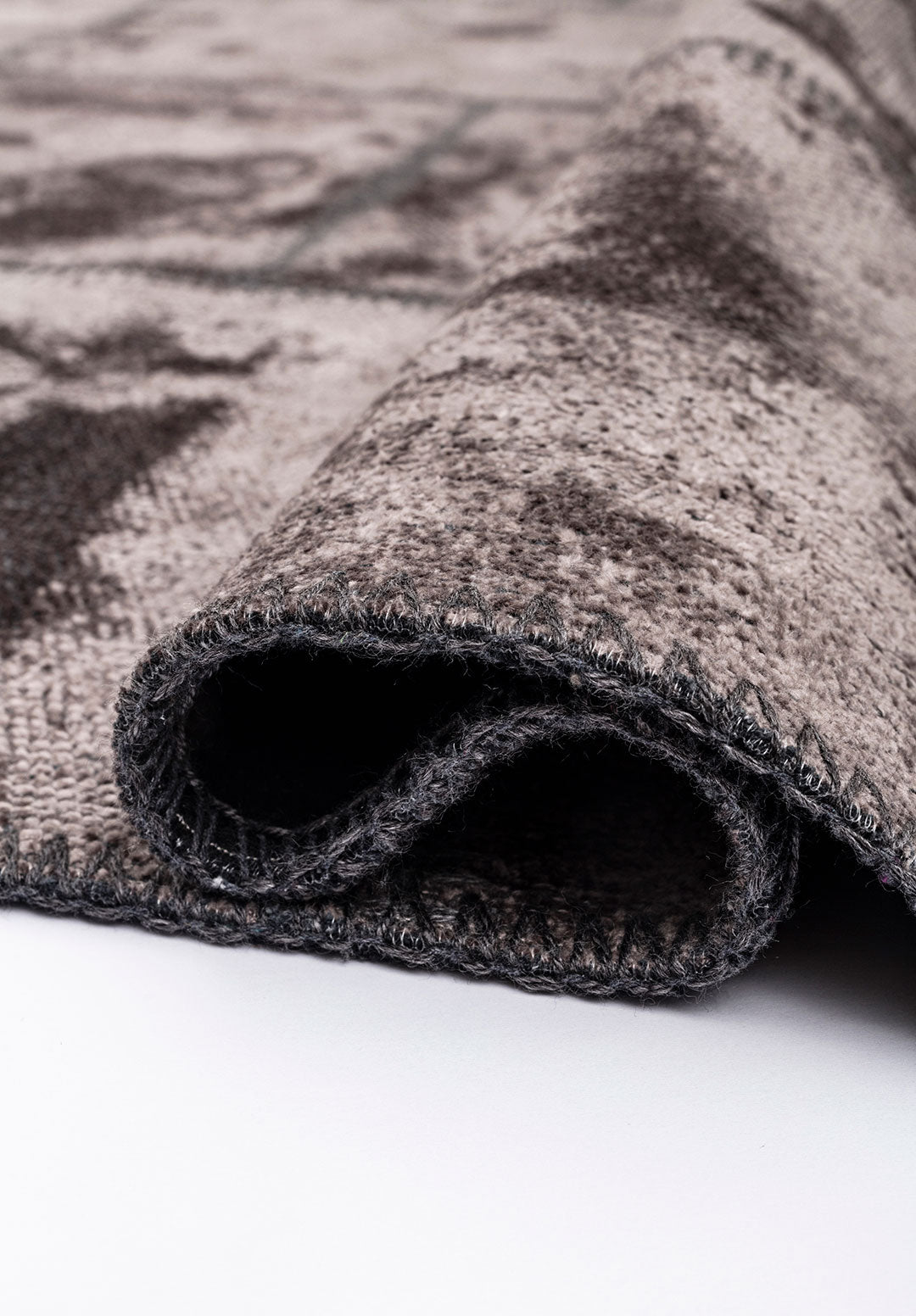 Patch Dark Grey Rug Rugs - Venetto Design Venettodesign.com