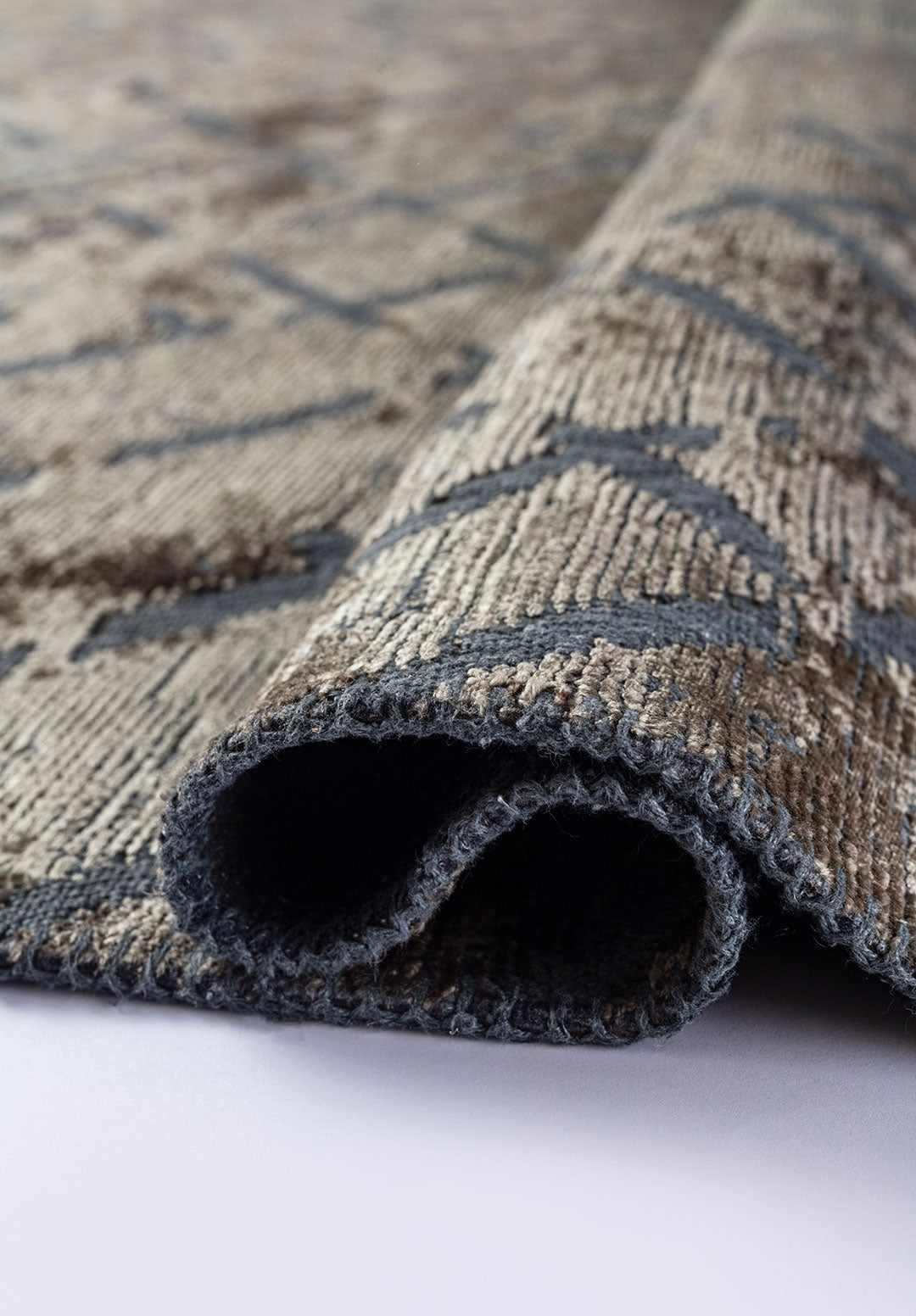 Mystique Khaki Rug Rugs - Venetto Design Venettodesign.com