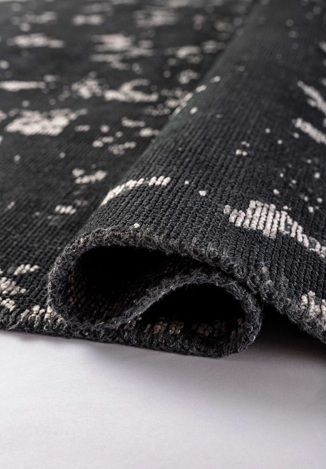 Verona Light Grey - Matte Black Rug Rugs - Venetto Design Venettodesign.com
