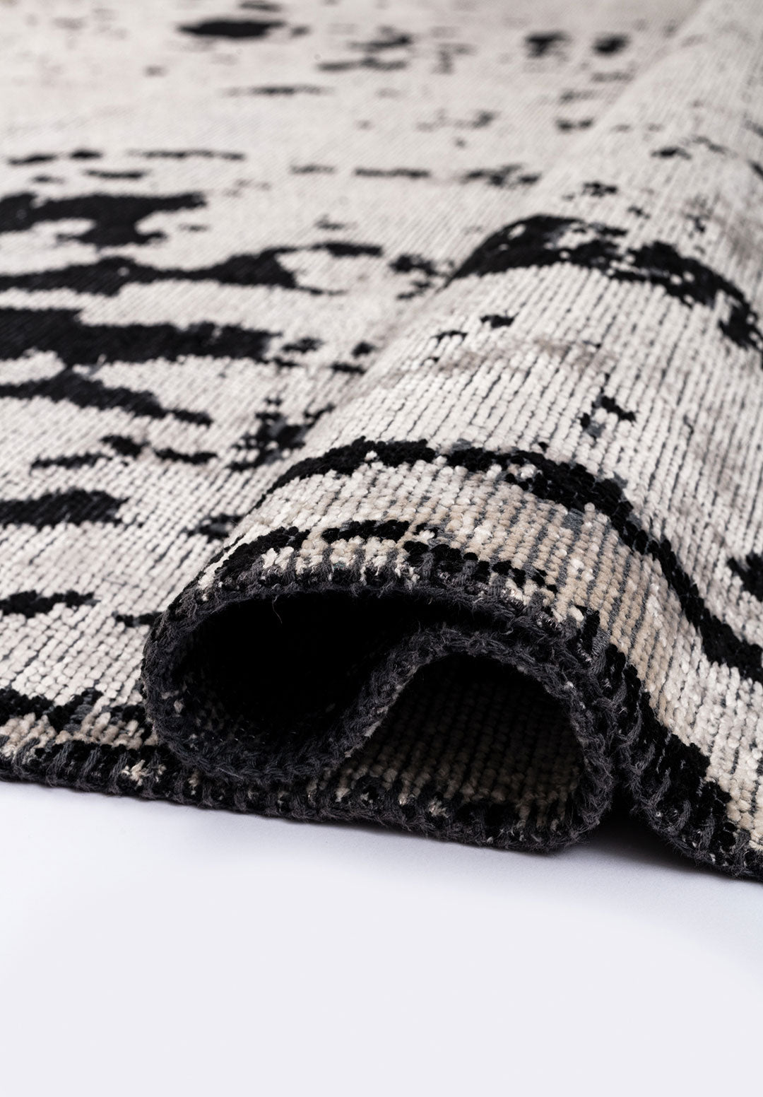Verona Matte Black - Light Grey Rug Rugs - Venetto Design Venettodesign.com