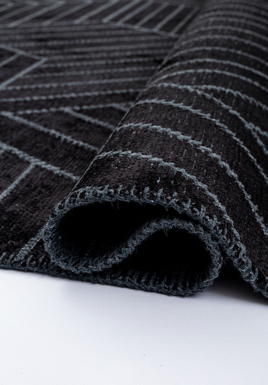 Bergamo Black Rug Rugs - Venetto Design Venettodesign.com