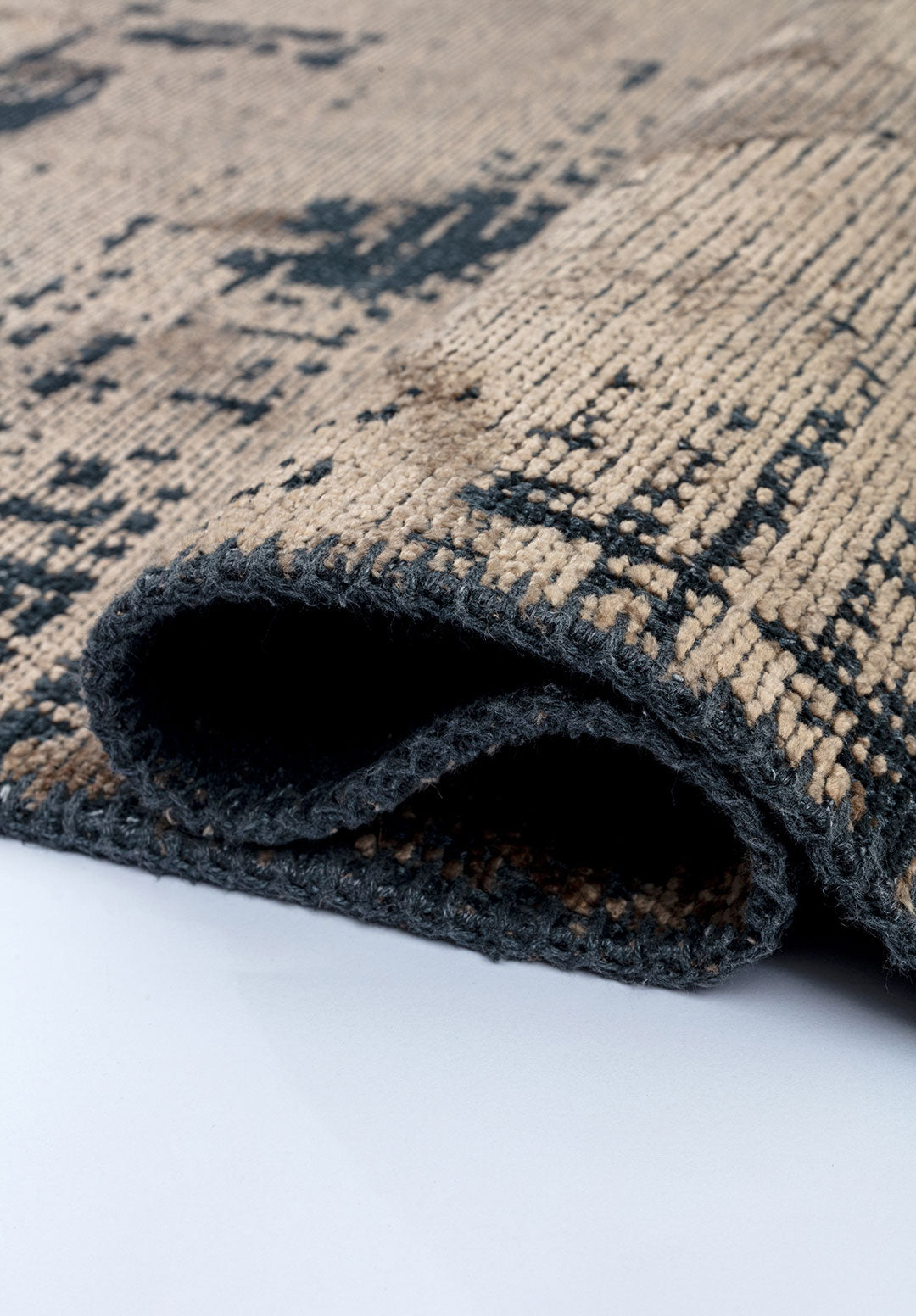 Space Dark Beige - Matte Black Rug Rugs - Venetto Design Venettodesign.com