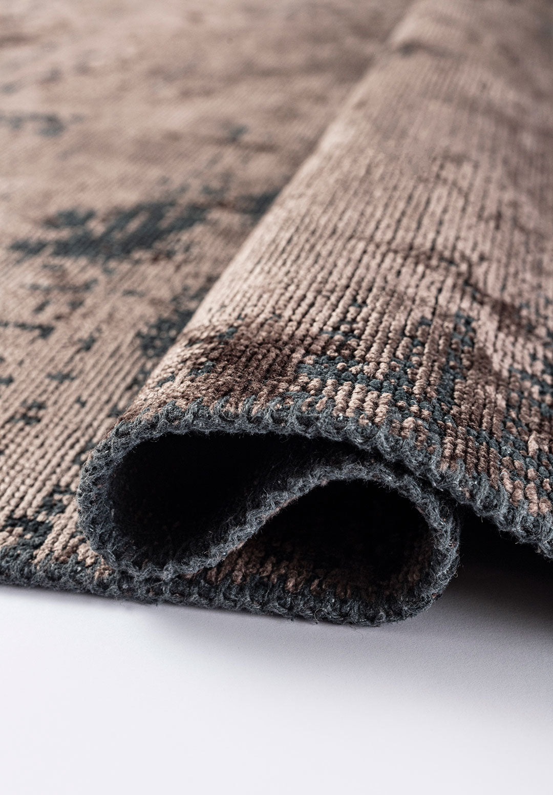 Space Dark Mink - Matte Black Rug Rugs - Venetto Design Venettodesign.com