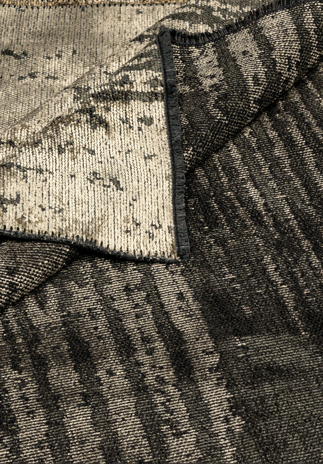 Claw Anthracite - Beige Rug Rugs - Venetto Design Venettodesign.com