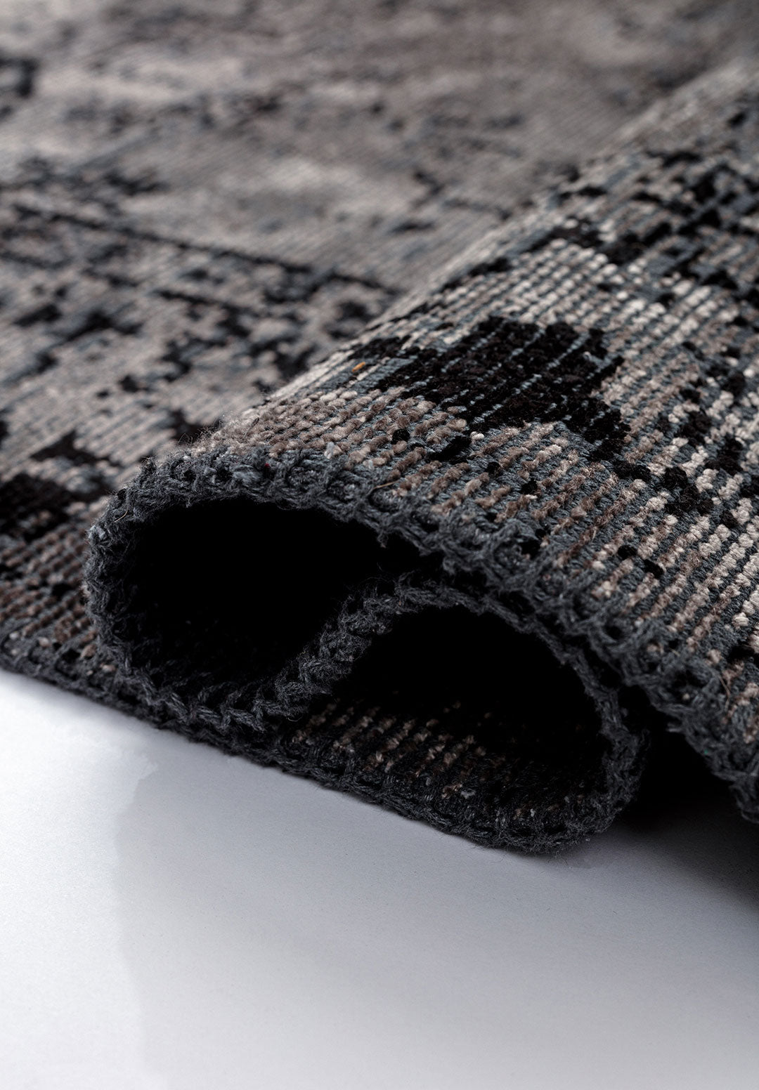Ivy Grey - Black Rug Rugs - Venetto Design Venettodesign.com