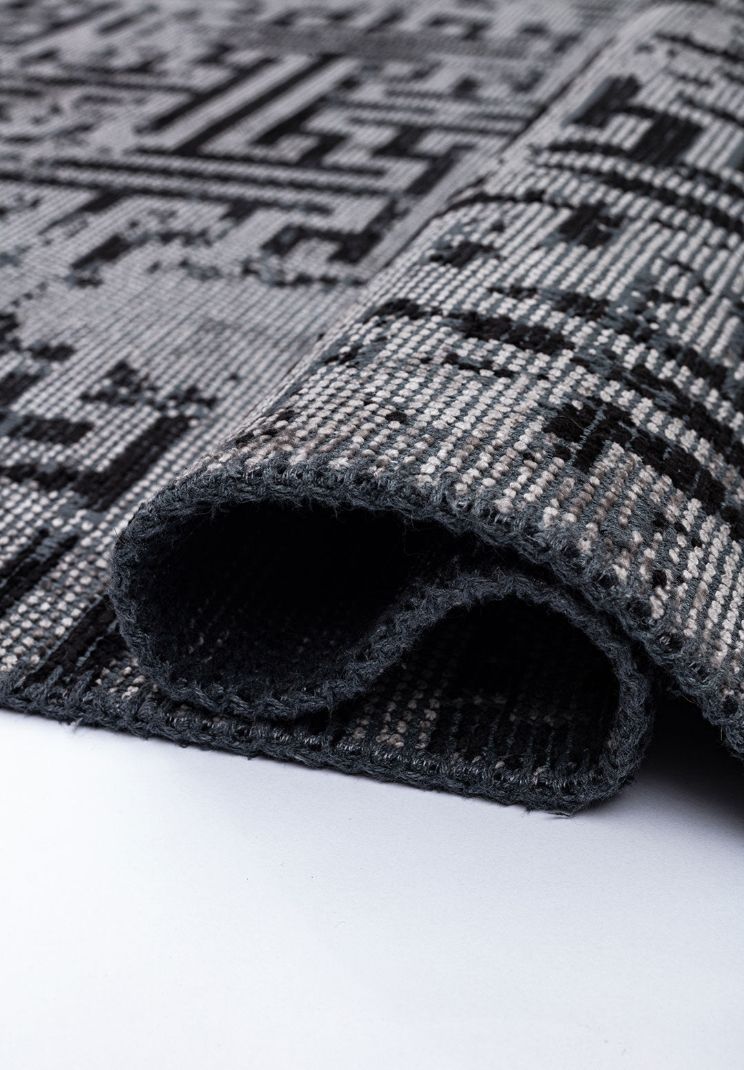 Labyrinth Grey - Black Rug Rugs - Venetto Design Venettodesign.com