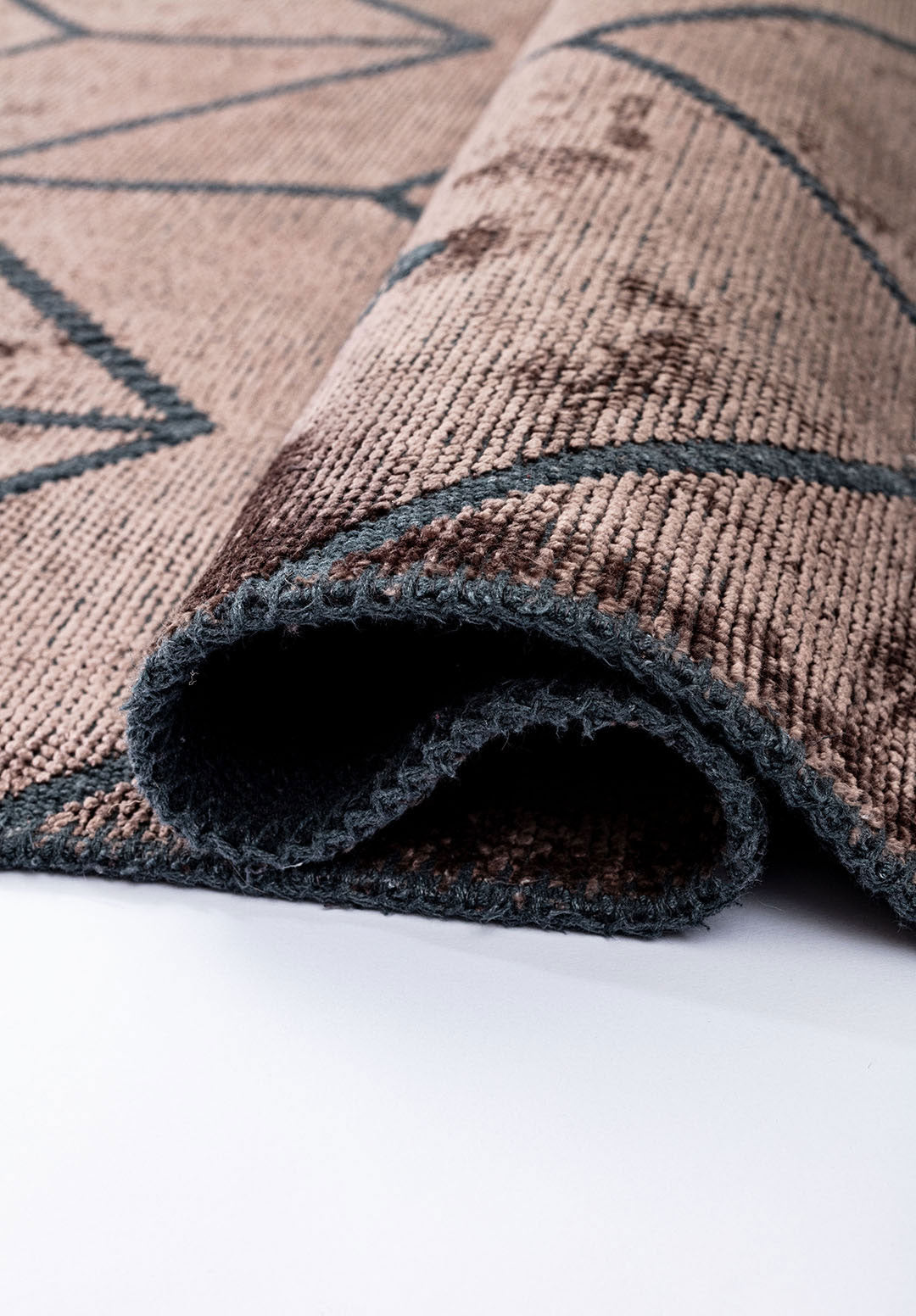 Arrow Dark Mink Rug Rugs - Venetto Design Venettodesign.com
