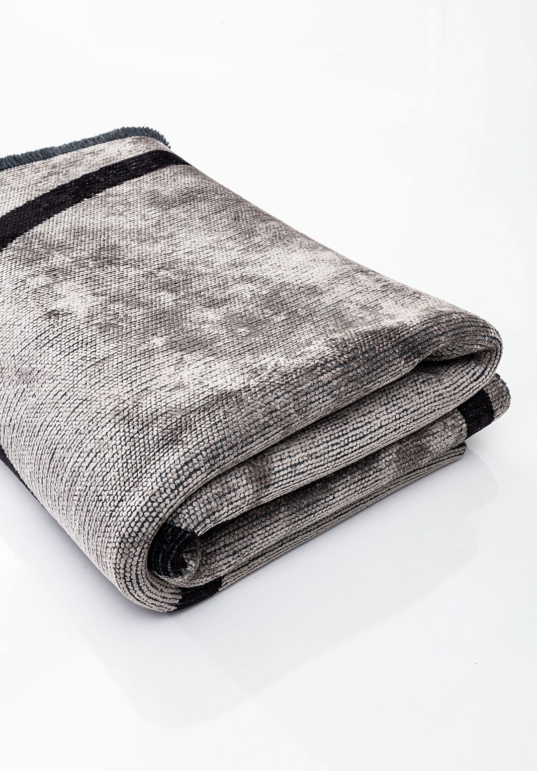 Signature Black - Light Grey Rug Rugs - Venetto Design Venettodesign.com