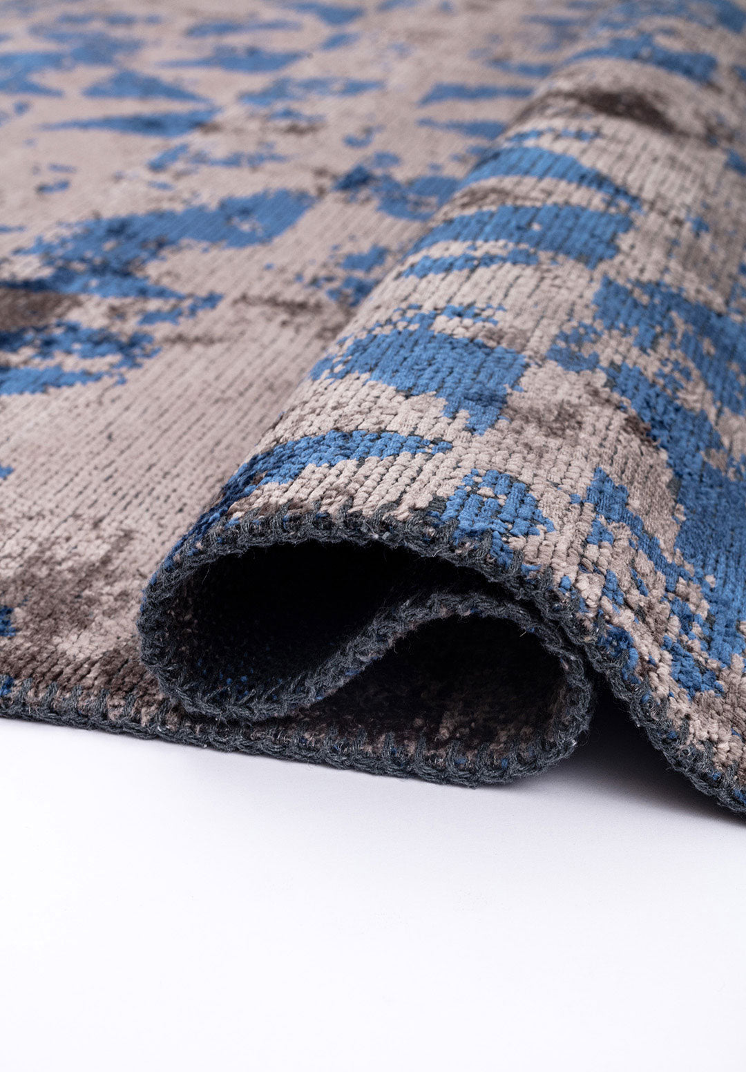 Triangle Dark Grey - Navy Blue Rug Rugs - Venetto Design Venettodesign.com