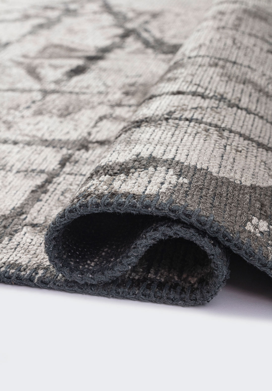 Crack Anthracite - Cream Rug Rugs - Venetto Design Venettodesign.com