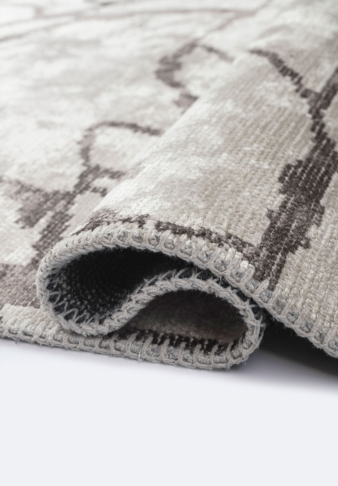 Flaw Dark Grey - White Rug Rugs - Venetto Design Venettodesign.com