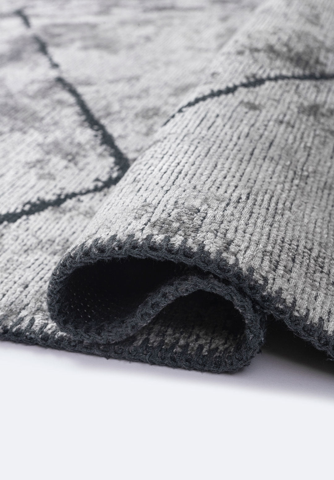 Spider Matte Black - Light Grey Rug Rugs - Venetto Design Venettodesign.com