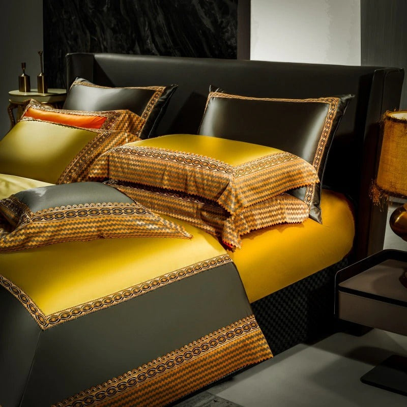 Onda Golden Egyptian Cotton Embroidered Duvet Cover Set Duvet Cover Set - Venetto Design Queen | 4 Pieces Venettodesign.com