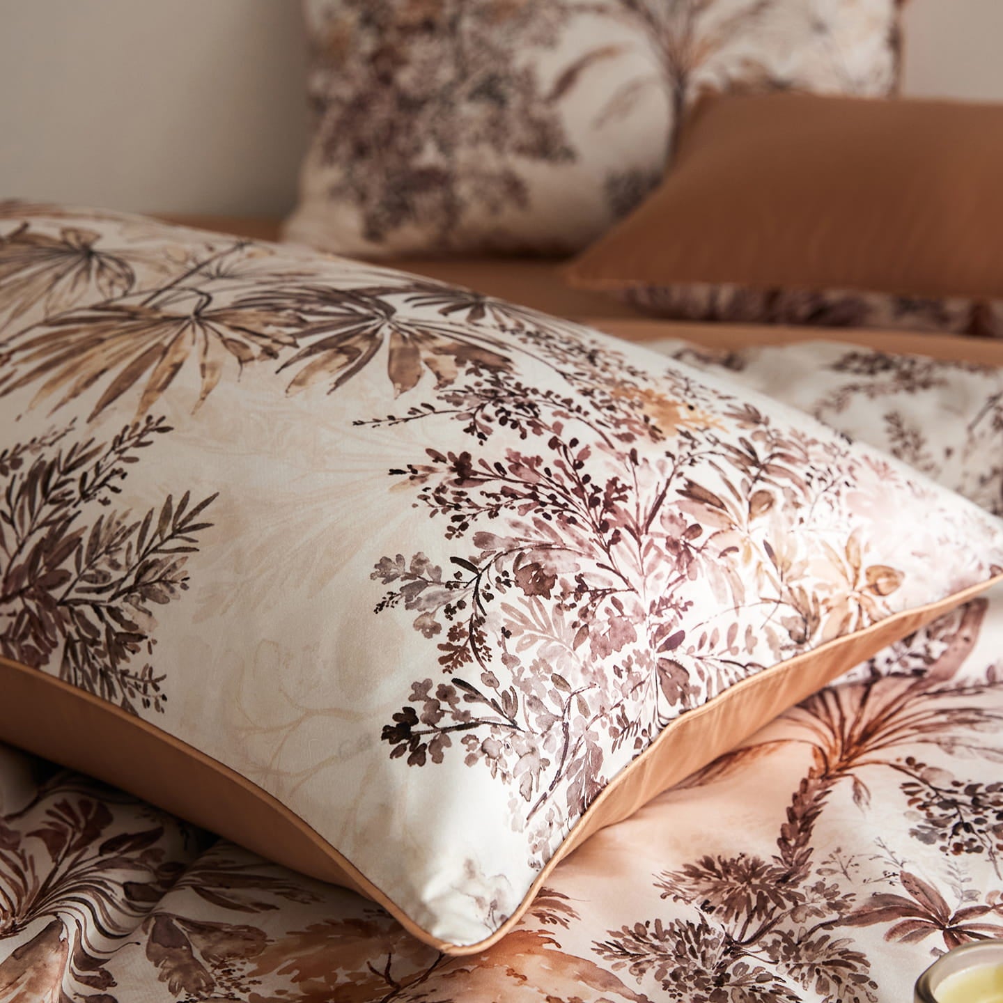 Savona Sunlit Canopy Botanical Luxury Egyptian Cotton Duvet Cover Set with Tropical Jungle and Floral Print - Venetto Design Venettodesign.com