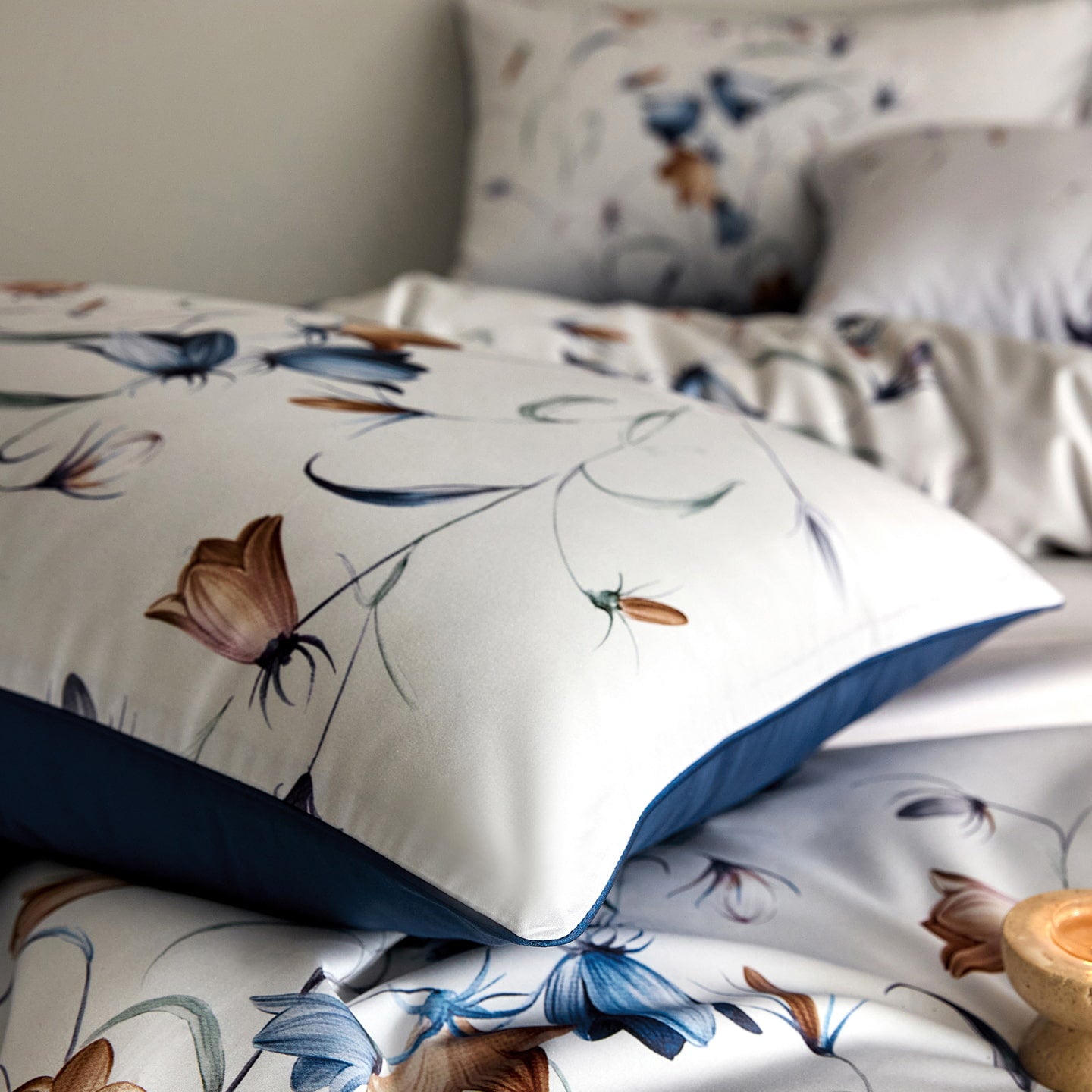 Rosamund Botanical Luxury Egyptian Cotton Duvet Cover Set with Floral Print - Venetto Design Venettodesign.com