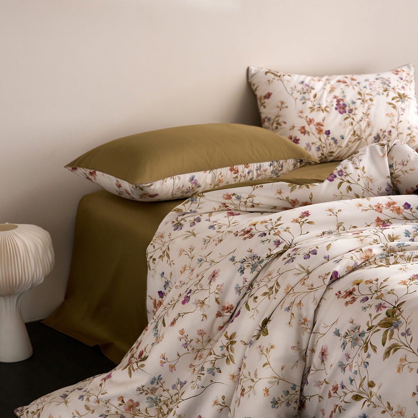 Evren Botanical Luxury Egyptian Cotton Duvet Cover Set with Floral Print - Venetto Design Venettodesign.com