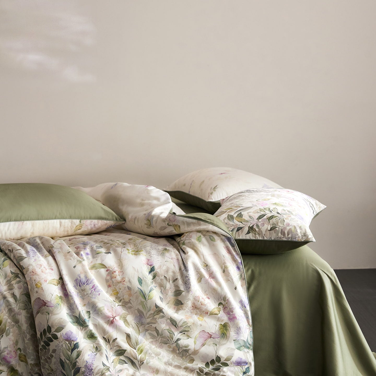 Sylvara Botanical Luxury Egyptian Cotton Duvet Cover Set with Floral Print - Venetto Design Venettodesign.com