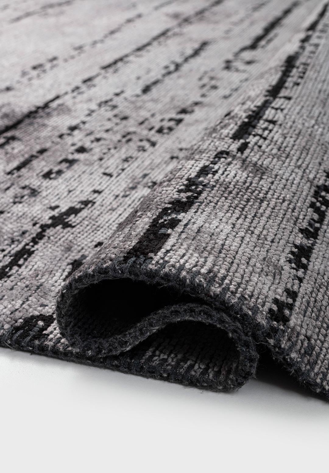 Como Light Grey - Black Rug Rugs - Venetto Design Venettodesign.com